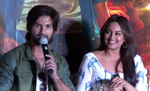 Shahid, Sonakshi Promote R...Rajkumar in Delhi