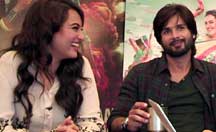 Facebook Chat: Shahid, Sonakshi talks about 'R... Rajkumar'