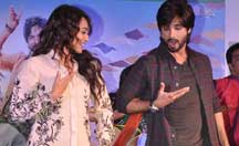 Shahid, Sonakshi promoting 'R...Rajkumar' at a mall in Mumbai